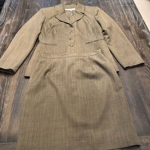 🟠 VERSAI 2PC BROWN BUSINESS SUIT SIZE 8